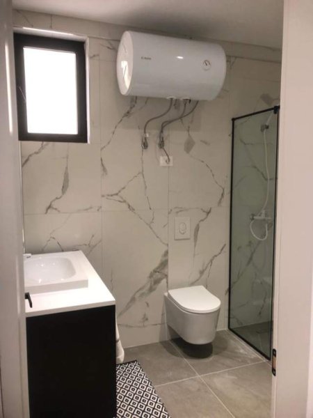 Tirane, jepet me qera apartament 2+1 Kati 1, 70 m² 1.000 Euro (Myslym Shyri)