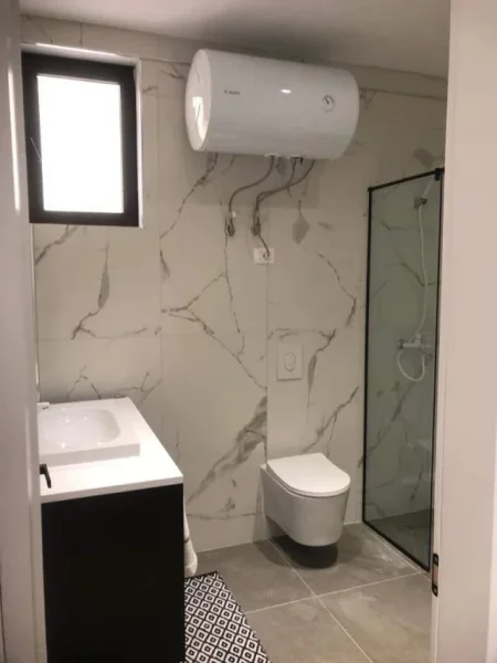 Tirane, jepet me qera apartament 2+1 Kati 1, 70 m² 1.000 Euro (Myslym Shyri)