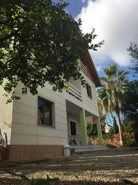 Tirane, shes Vile 3 Katshe Kati 1, 387 m² 400.000 Euro (Laprake)