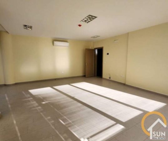 Shkoder, jepet me qera ambjent biznesi Kati 2, 51 m² 30.000 Leke (TRUMA DUGAJVE TE REJA)