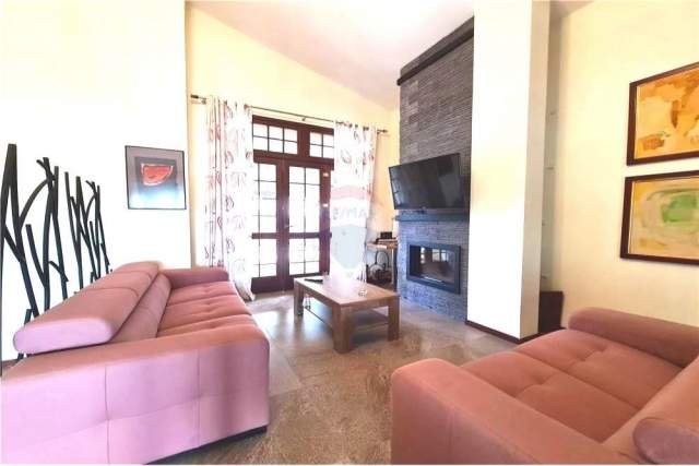 Tirane, jepet me qera Penthouse 4+1+BLK Kati 5, 195 m² 650 Euro (liqeni thate)