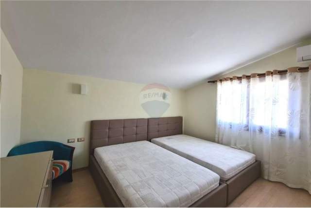 Tirane, jepet me qera Penthouse 4+1+BLK Kati 5, 195 m² 650 Euro (liqeni thate)
