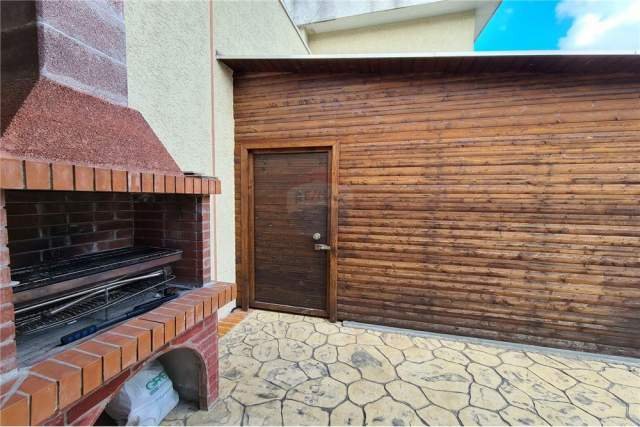 Tirane, jepet me qera Penthouse 4+1+BLK Kati 5, 195 m² 650 Euro (liqeni thate)