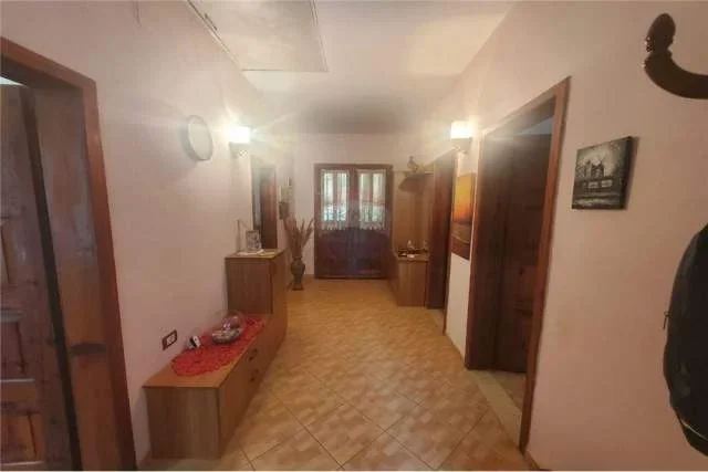 Tirane, jepet me qera apartament 2+1+A+BLK Kati 2, 470 m² 500 Leke (21 Dhjetori)