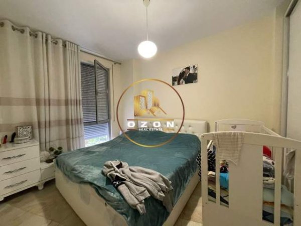 Tirane, jepet me qera apartament 2+1 Kati 1, 98 m² 900 Euro (Komuna Parisit)