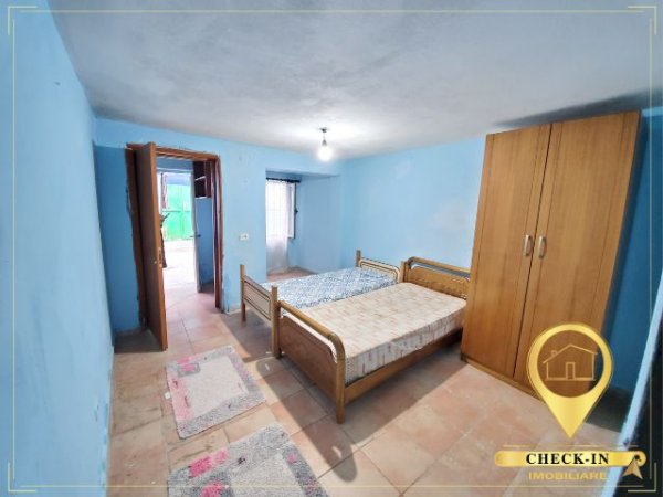 Tirane, jepet me qera shtepi 1 Katshe Kati 0, 90 m² 300 Euro (Rruga Bardhyl)