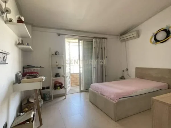 Tirane, jepet me qera apartament 243 m² 1.000 Euro (shkollla e baletit)