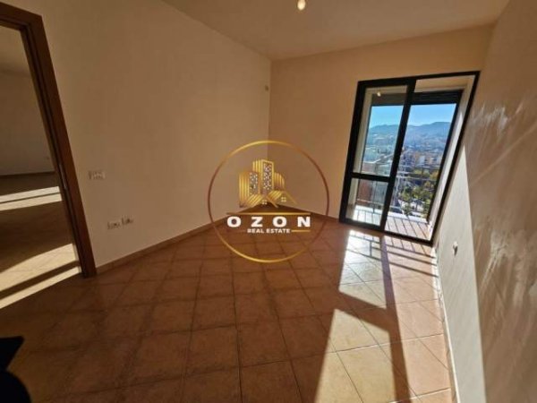 Tirane, shitet apartament 1+1 Kati 12, 79 m² 142.000  (Rruga e Kavajes)