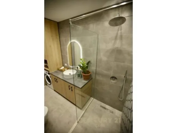 Tirane, jepet me qera apartament 72 m² 950 Euro (qender)