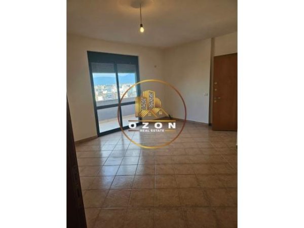 Tirane, shitet apartament 1+1 Kati 12, 70 m² 121.000 Euro (Rruga e Kavajes)