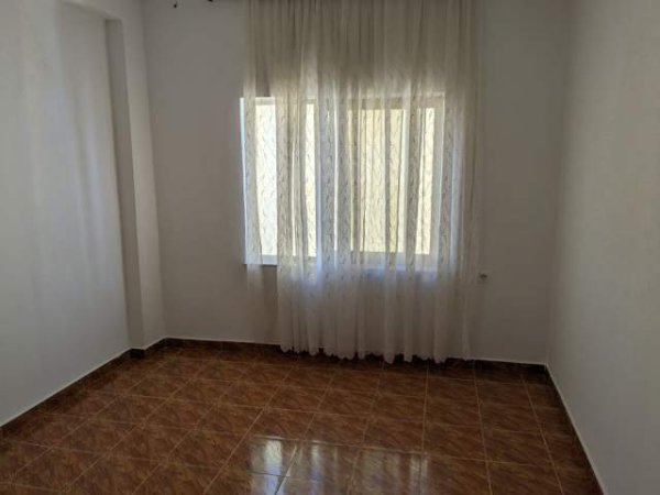 Tirane, jepet me qera apartament Kati 6, 100 m² 400 Euro (Don Bosko)