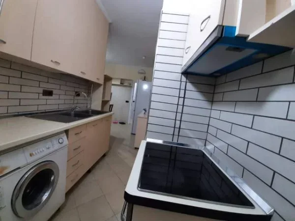 Tirane, jepet me qera apartament Kati 2, 35 m² 410 Euro (Bulevardi i Ri)