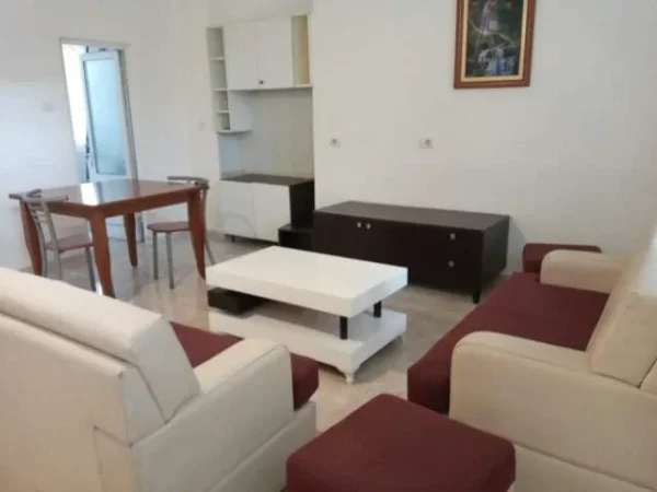 Tirane, jepet me qera apartament Kati 1, 75 m² 400 Euro (Myslym Shyri)