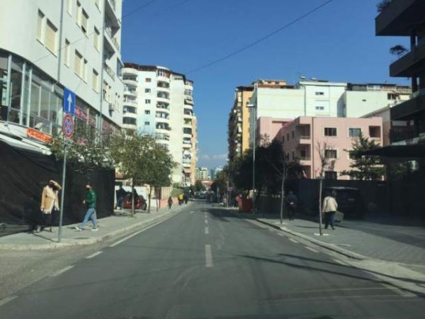 Tirane, jepet me qera apartament 2+1+BLK Kati 8, 125 m² 750 Euro (Kompleksi Kika)