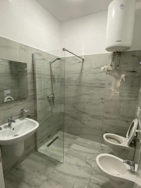 Tirane, jepet me qera apartament Kati 8, 75 m² 600 Euro (Astir)