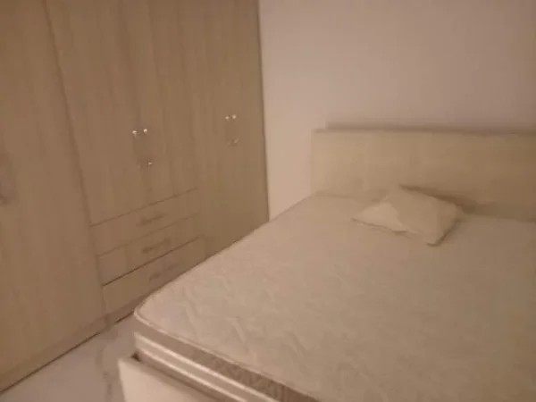 Tirane, jepet me qera Vile Kati 1, 660 m² 500 Euro (Rruga Kavajes)
