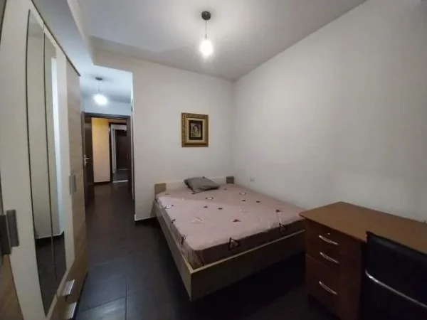 Tirane, jepet me qera apartament Kati 5, 109 m²  (Zogu i Zi)