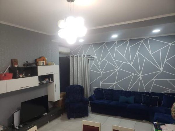 Tirane, shes apartament 2+1 Kati 1, 110 m² 200.000 Euro (ali demi)