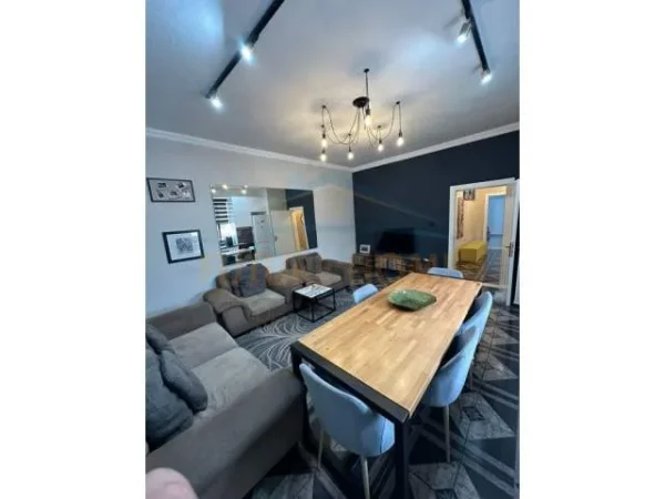 Tirane, jepet me qera apartament 3+1+BLK Kati 2, 120 m² 750 Euro (Rruga e Kavajes)