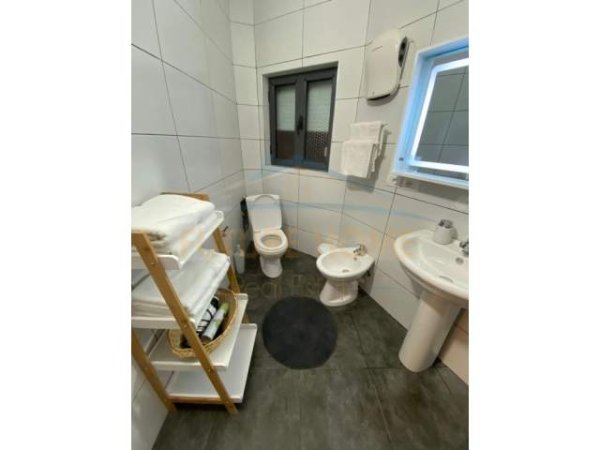 Tirane, jepet me qera apartament 2+1+BLK Kati 2, 120 m² 800 Euro (Rruga e Kavajes)