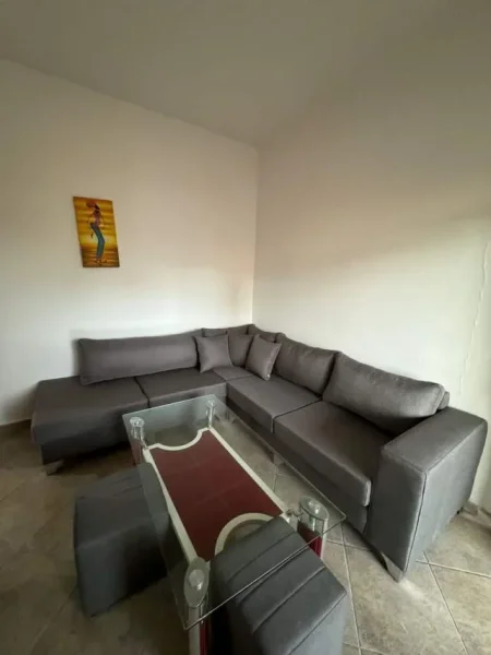 Tirane, jepet me qera apartament Kati 3, 70 m² 35.000 Leke (Don Bosko)