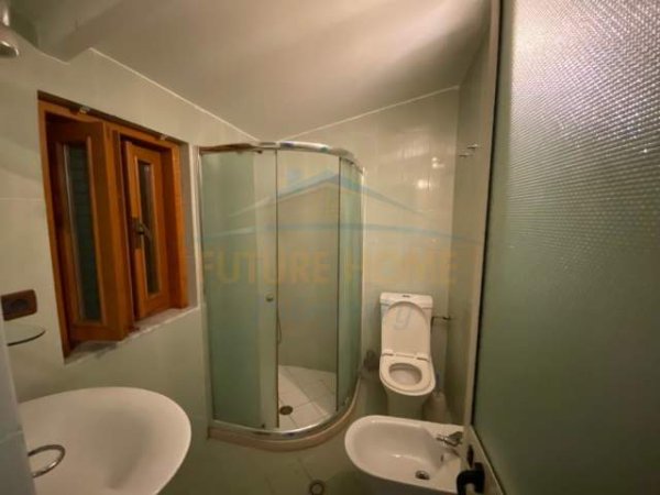 Tirane, jepet me qera apartament 3+1 Kati 2, 140 m² 400 Euro (Todi Shkurti)