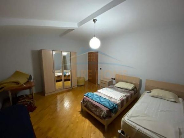Tirane, jepet me qera apartament 3+1 Kati 2, 140 m² 400 Euro (Todi Shkurti)