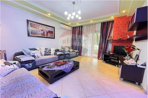 Tirane, jepet me qera apartament 500 Euro (Te Market Aldi Eleonora)