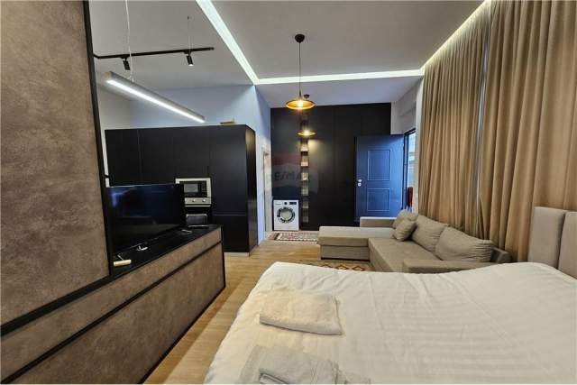 Tirane, jepet me qera apartament 1+1 Kati 3, 45 m² 650 Euro (Pazari i Ri)