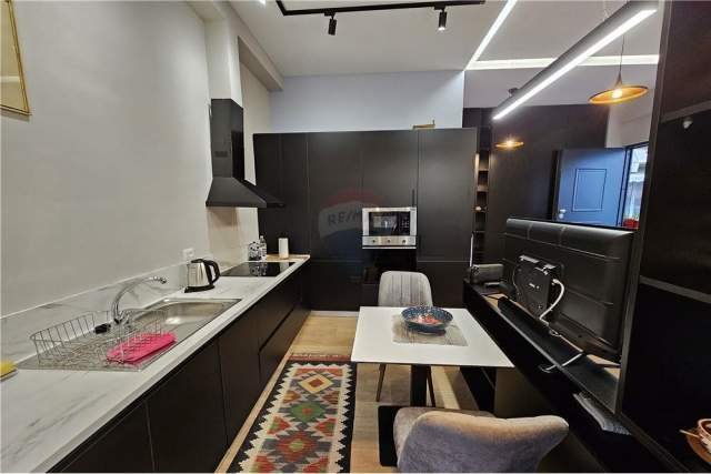Tirane, jepet me qera apartament 1+1 Kati 3, 45 m² 650 Euro (Pazari i Ri)