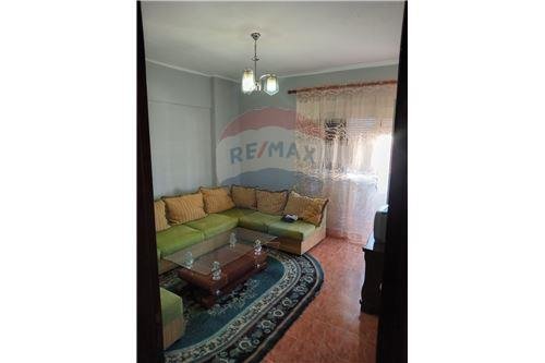 Tirane, jepet me qera apartament 430  (Shkolla Qazim Turdiu)