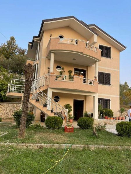 Tirane, shes Vile 3 Katshe 6.700 m² 1.500.000 Euro (fark)