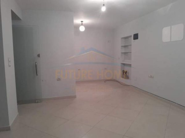 Tirane, jepet me qera ambjent biznesi Kati 0, 41 m² 450 Euro (Vasil Shanto)