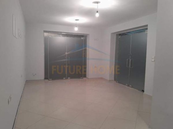 Tirane, jepet me qera ambjent biznesi Kati 0, 41 m² 450 Euro (Vasil Shanto)