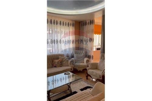 Tirane, jepet me qera 650 Euro (Rruge e Kosovareve)