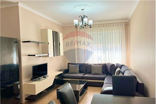 Tirane, jepet me qera apartament 430  (Restorant Fresku)