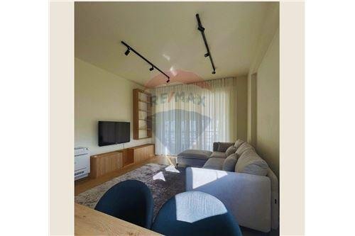 Tirane, jepet me qera 700 Euro (Kompleksi Fz)