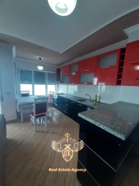 Durres, jepet me qera apartament 3+1+A+BLK Kati 5, 120 m² 400 Euro (CURRILA)