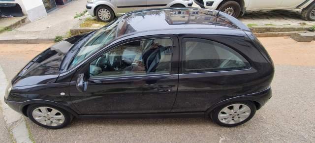 Tirane, shes makine Opel Corsa Viti 2004, 2.200 Euro