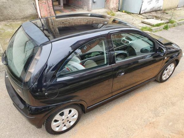 Tirane, shes makine Opel Corsa Viti 2004, 2.200 Euro