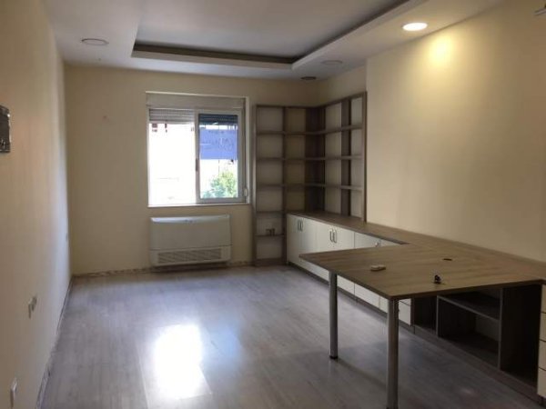Tirane, jepet me qera apartament 3+1 Kati 3, 85 m² 650 Euro (Ibrahim Rugova)