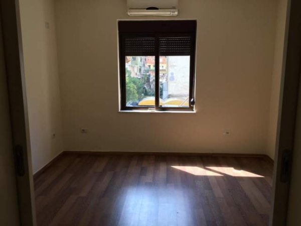 Tirane, jepet me qera apartament 3+1 Kati 3, 85 m² 650 Euro (Ibrahim Rugova)