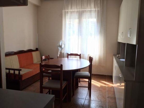Tirane, jepet me qera apartament 3+1 Kati 3, 85 m² 650 Euro (Ibrahim Rugova)