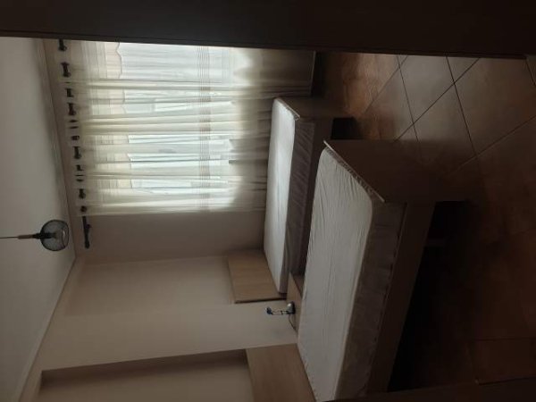 Tirane, jepet me qera apartament 2+1 420 Euro