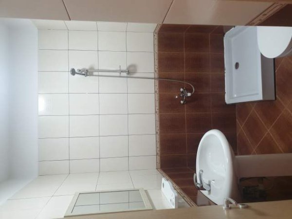 Tirane, jepet me qera apartament 2+1 420 Euro
