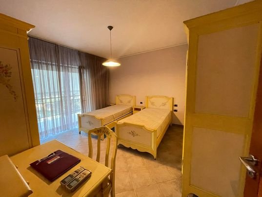 Tirane, jepet me qera apartament 3+1 Kati 6, 130 m² 810 Euro (Rruga e Elbasanit)