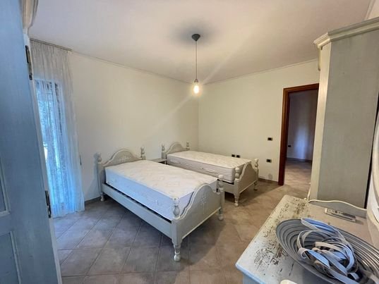 Tirane, jepet me qera apartament 3+1 Kati 6, 130 m² 810 Euro (Rruga e Elbasanit)