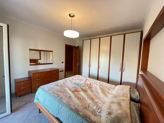 Tirane, jepet me qera apartament 3+1 Kati 6, 130 m² 810 Euro (Rruga e Elbasanit)