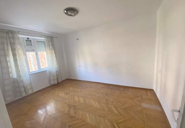 Elbasan, jepet me qera apartament 72 m² 18.000 Leke