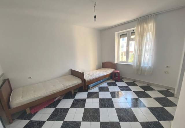 Elbasan, jepet me qera apartament 72 m² 18.000 Leke
